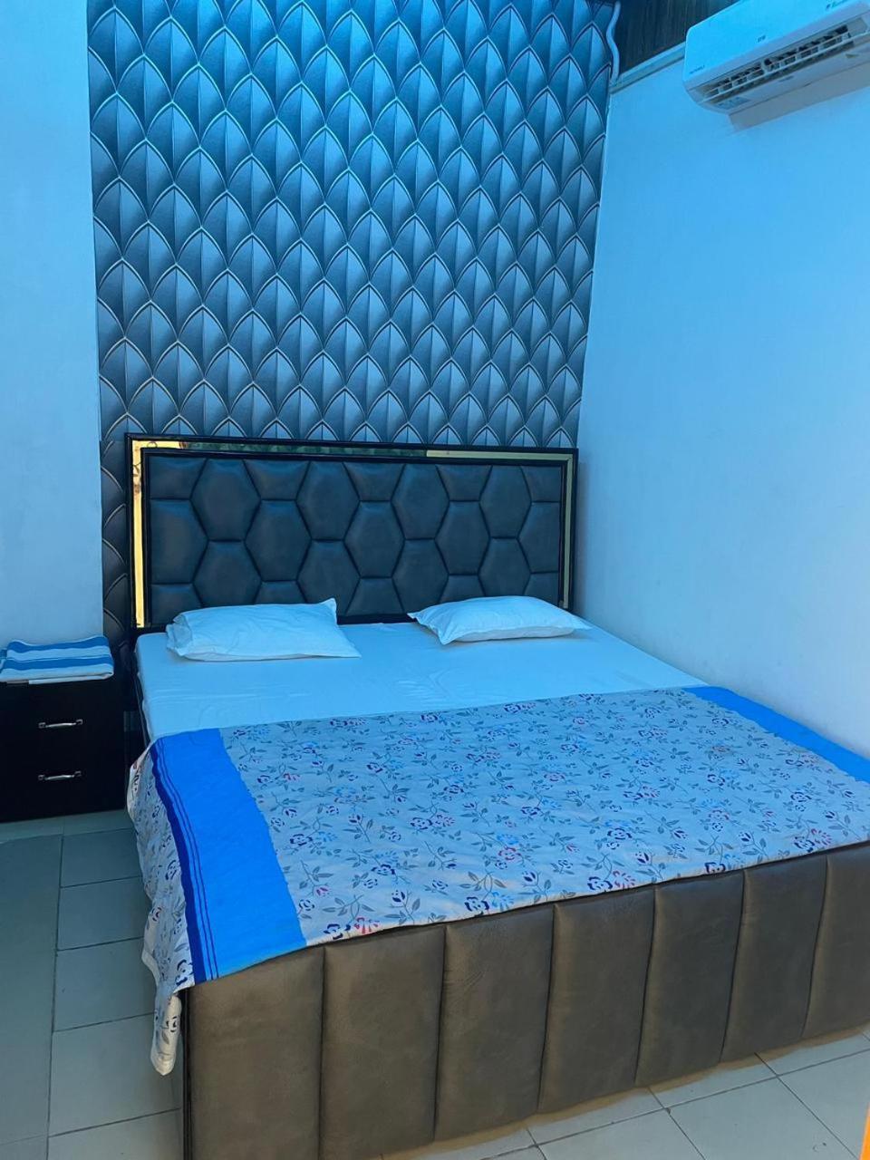Hari Krishnam Residency Hotel Mathura Buitenkant foto