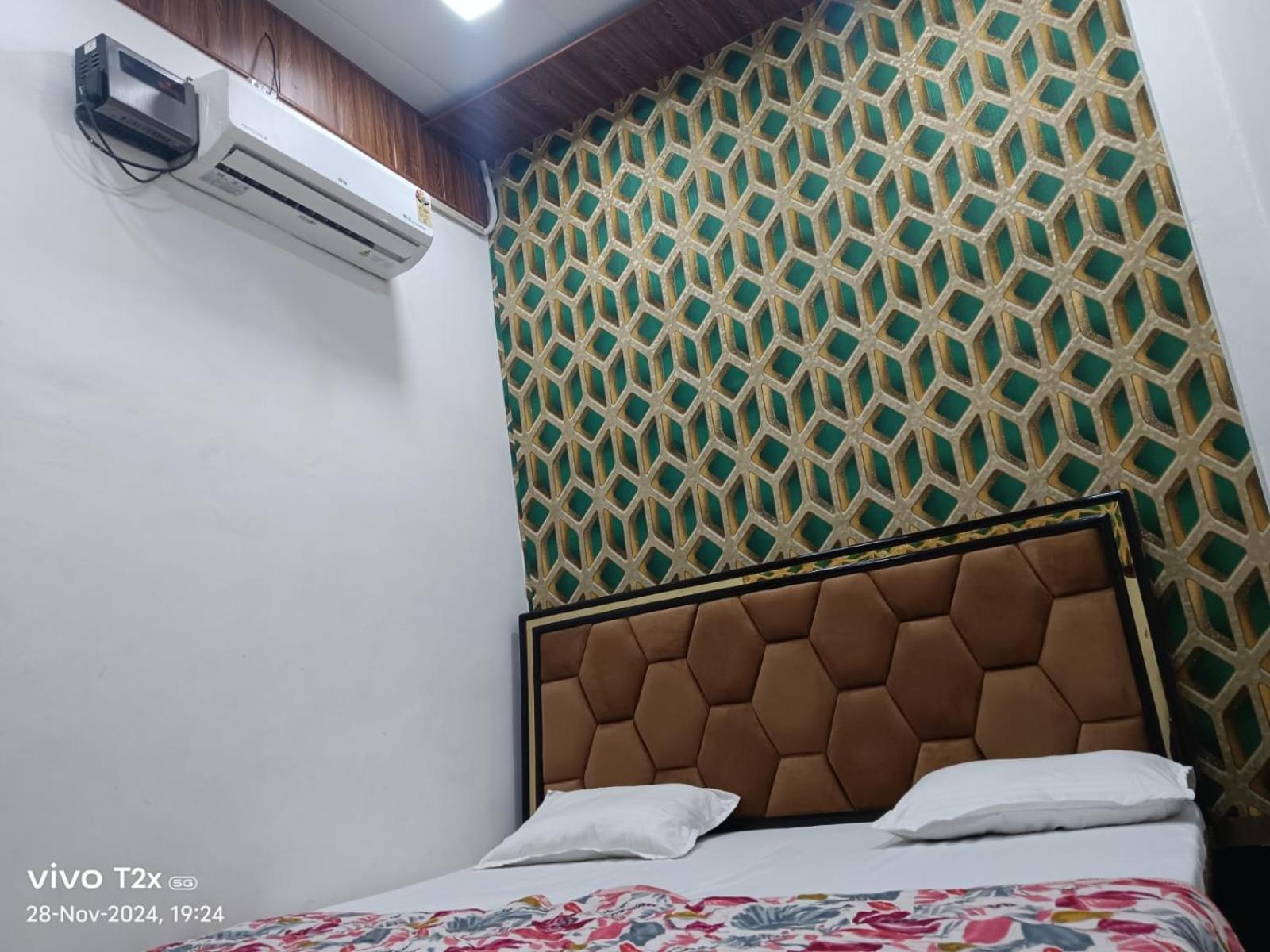 Hari Krishnam Residency Hotel Mathura Buitenkant foto