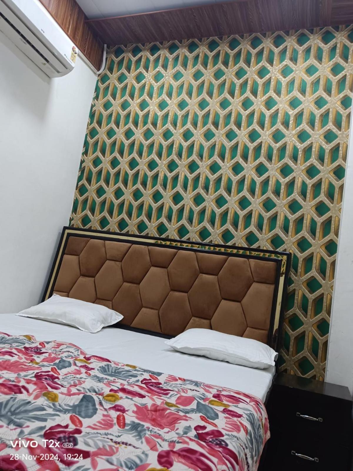 Hari Krishnam Residency Hotel Mathura Buitenkant foto